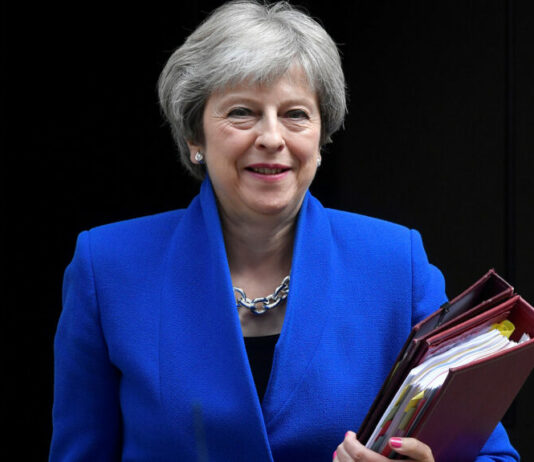 THERESA MAY, LA PRIMERA MINISTRA QUE DEFENDIÓ SU PASIÓN POR LA MODA COMO UNA POSTURA POLÍTICA