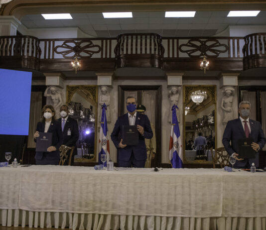 Presidente Abinader define firma del Pacto Eléctrico como un acto de responsabilidad del Gobierno y los sectores participantes