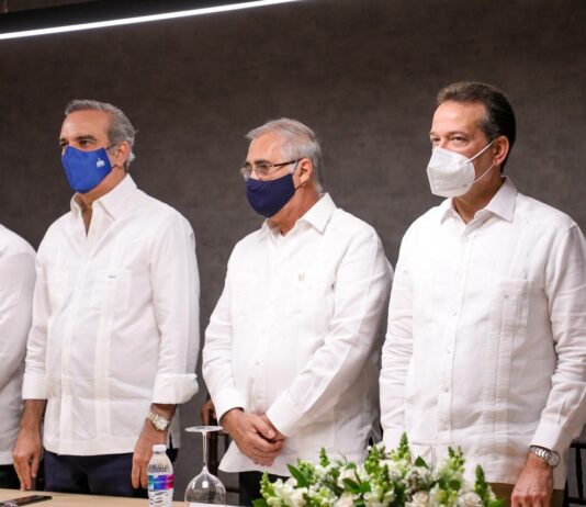 Presidente Abinader inaugura nuevas instalaciones de fábrica de velas aromáticas