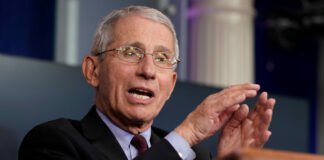 Estadounidenses usarán mascarillas «posiblemente» hasta 2022 para protegerse contra el covid-19, dice Fauci