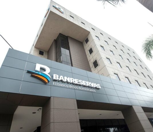 Otorgan tres premios al Banco de Reservas