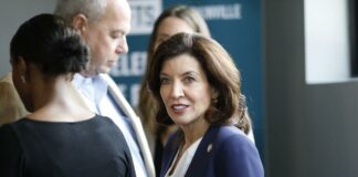 Tras la renuncia de Cuomo, Kathy Hochul será la primera gobernadora mujer de Nueva York