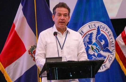 Ministro Bisonó afirma Gobierno dominicano enfrenta ilícitos de forma articulada y contundente