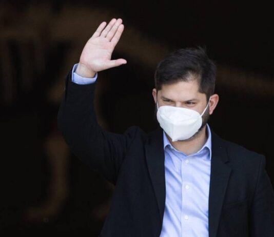 Gabriel Boric presenta su gabinete en Chile moderado con mayoría de mujeres. 4 señales del próximo gobierno del país.