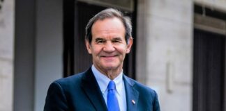 El canciller chileno, empujado a renunciar a un mes del término de Gobierno de Piñera