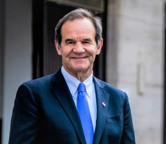 El canciller chileno, empujado a renunciar a un mes del término de Gobierno de Piñera