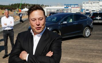 Elon Musk admite el teletrabajo… si antes se trabajan 40 horas a la semana en la oficina