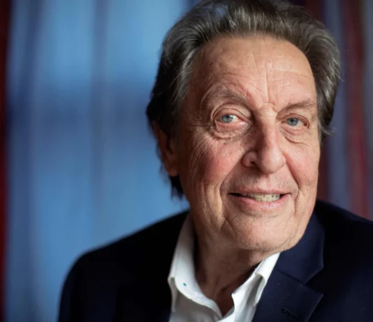 El padre de Elon Musk dice que la ambición de su hijo se debe a la educación austera que recibió: “Fui un padre estricto”