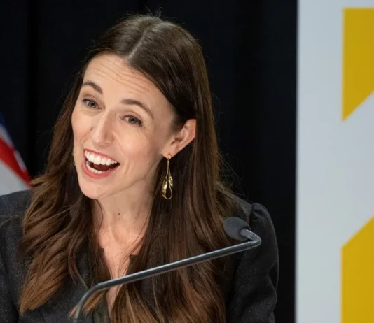 Nueva Zelanda: Jacinda Ardern, la premier que encanta en el extranjero, pero pierde brillo en casa