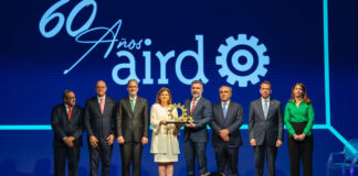 Vicepresidenta encabeza premiación de la AIRD que reconoce aportes de empresas, instituciones e industriales
