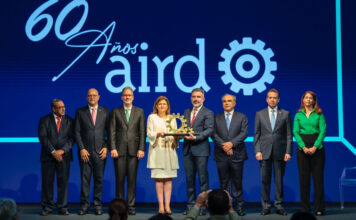 Vicepresidenta encabeza premiación de la AIRD que reconoce aportes de empresas, instituciones e industriales