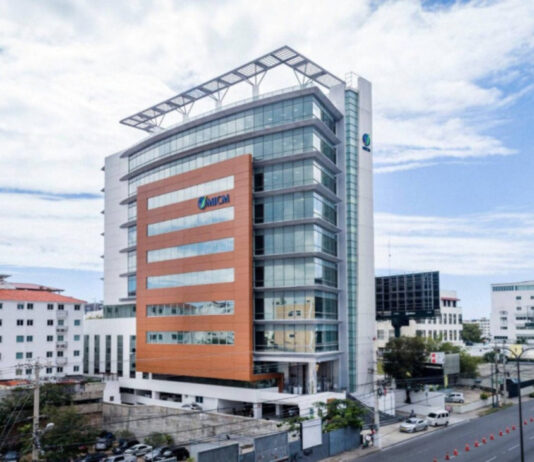 Gobierno dispone rebaja del precio de los combustibles