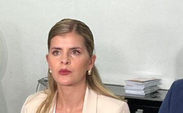 La candidata Laura Fernández busca asegurar la presidencia de Costa Rica en primera ronda